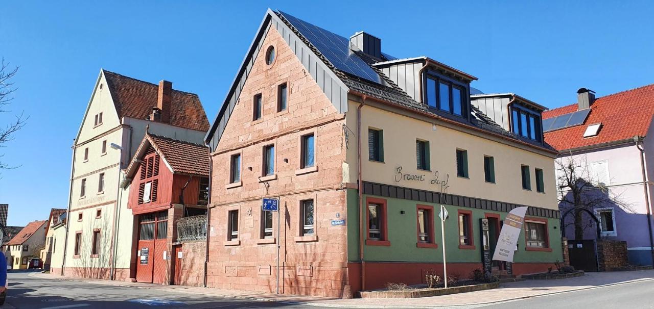 Wirtshaus & Hotel Zur Alten Brauerei Zapf Uettingen Exterior foto