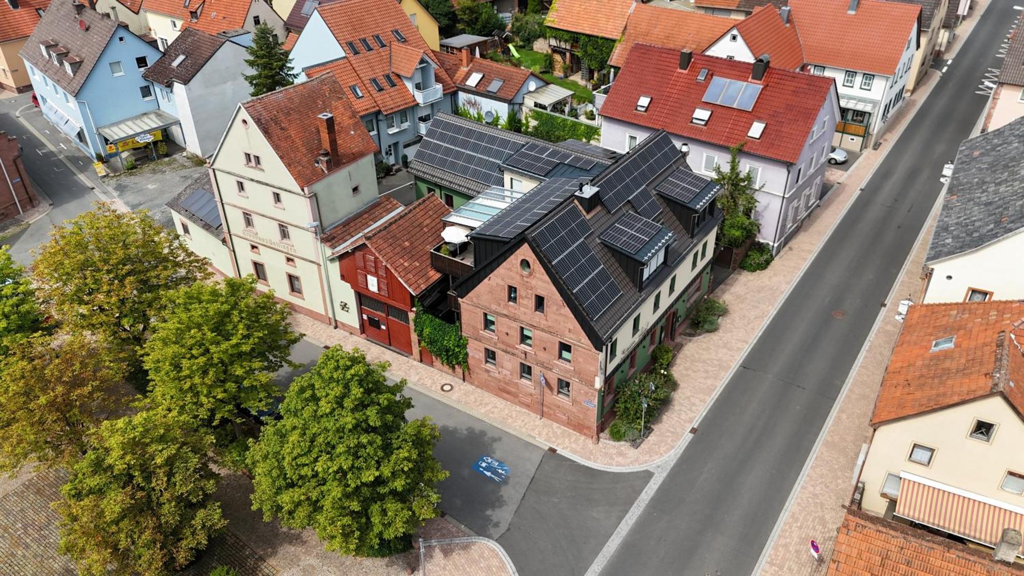 Wirtshaus & Hotel Zur Alten Brauerei Zapf Uettingen Exterior foto