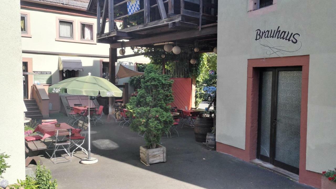 Wirtshaus & Hotel Zur Alten Brauerei Zapf Uettingen Exterior foto